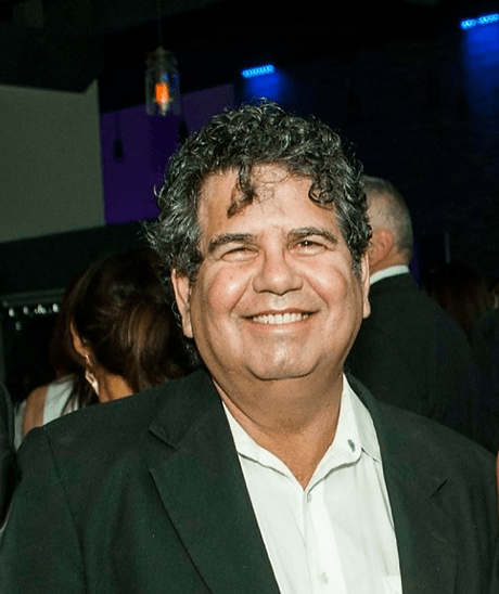 head shot of Larry Schnaper